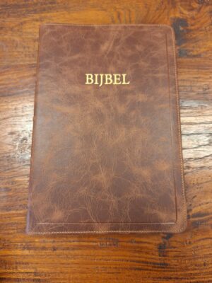 Bijbel in leer gebonden